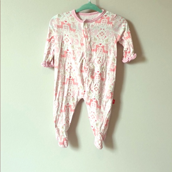 Magnetic onesie - Picture 1 of 2